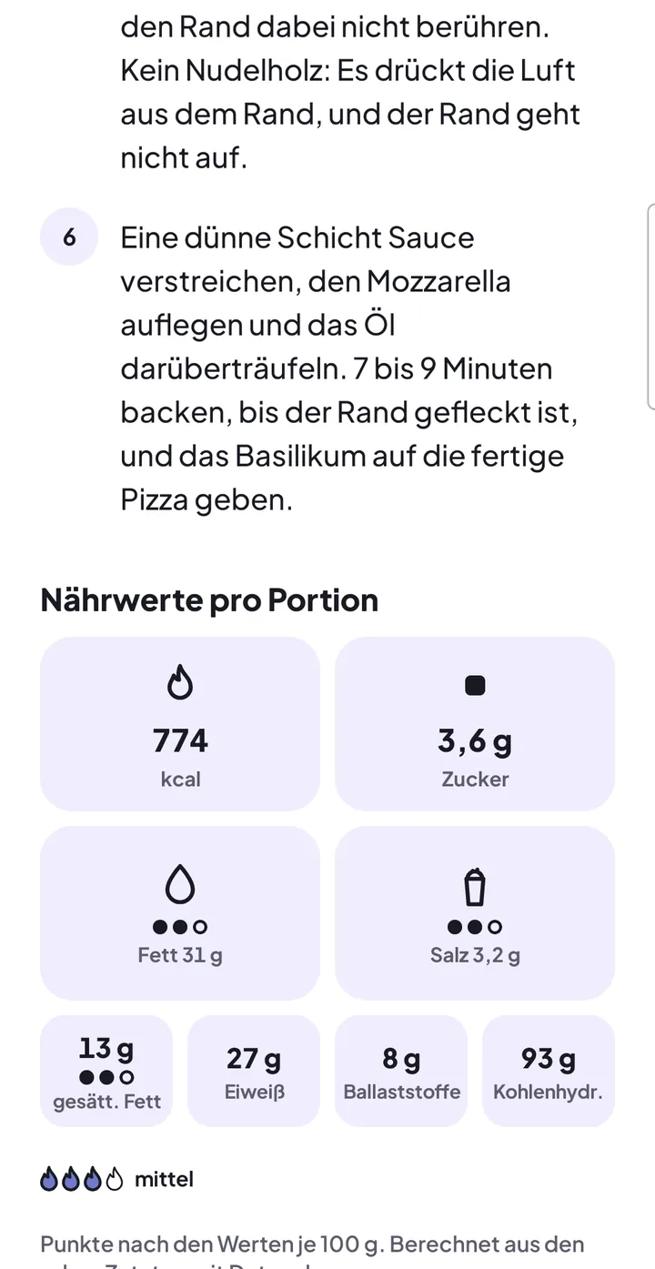 „Nährwerte pro Portion“: Kalorien, Zucker, Fett, Salz, darunter vier kleine Kacheln und „Energiedichte: mittel“